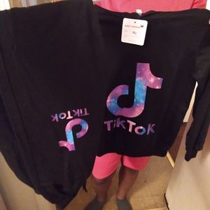 Girls brand new two piece Tiktok sweatsuit
